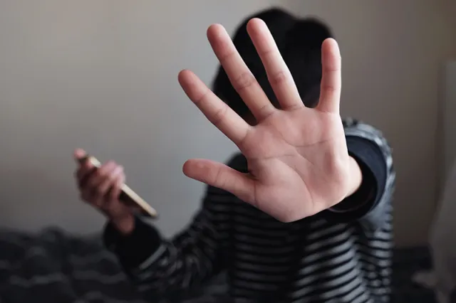Pendidikan Literasi Digital: Strategi Mencegah Hoaks dan Cyberbullying di Sekolah Menengah