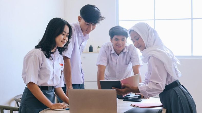 TKA SMA Indonesia Turun Analisis Penyebab & Upaya Meningkatkan Kompetensi Pelajar